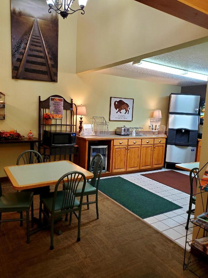 Bison Plains Lodge Moorhead Exteriör bild